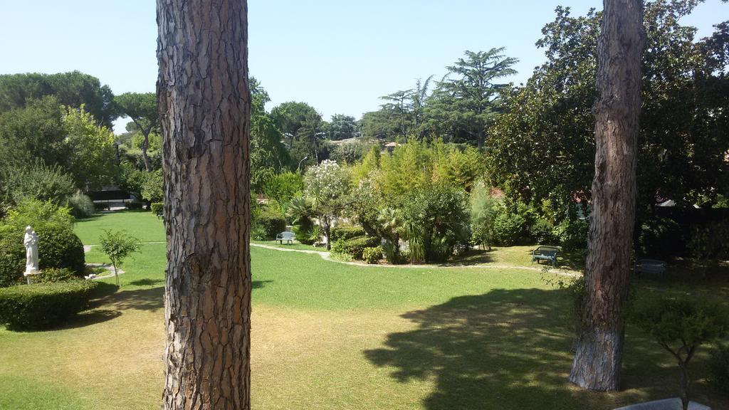 Casa Per Ferie Cardinal G. Guarino Bed & Breakfast Rome Exterior photo
